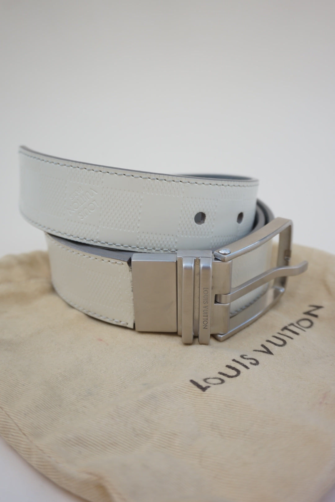“Louis Vuitton” White Damier Infini Leather Boston Reversible Belt - Size 100/40