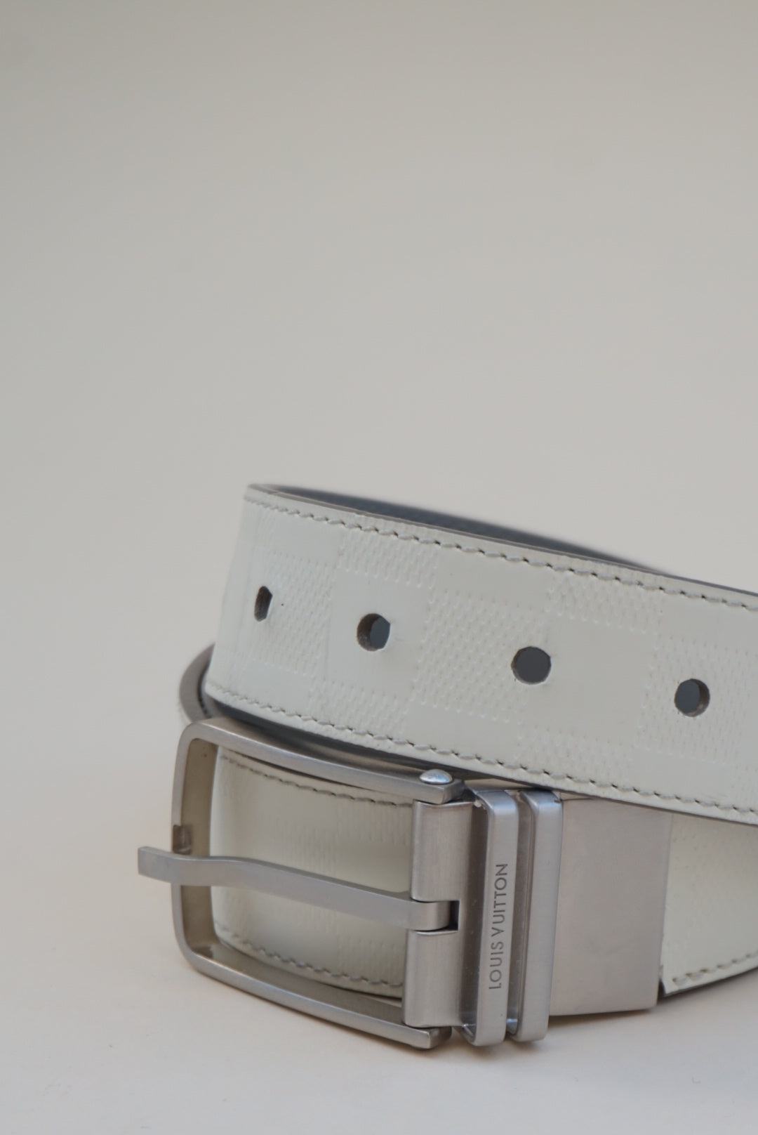 “Louis Vuitton” White Damier Infini Leather Boston Reversible Belt - Size 100/40