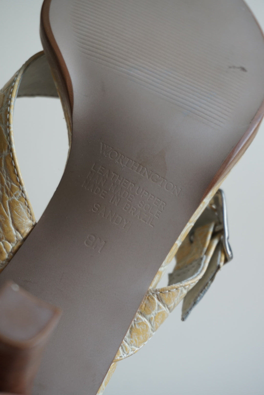 "Worthington" Embossed Leather Alligator "Sandy" Yellow Sandal Buckle Heels NWOT - Size 8