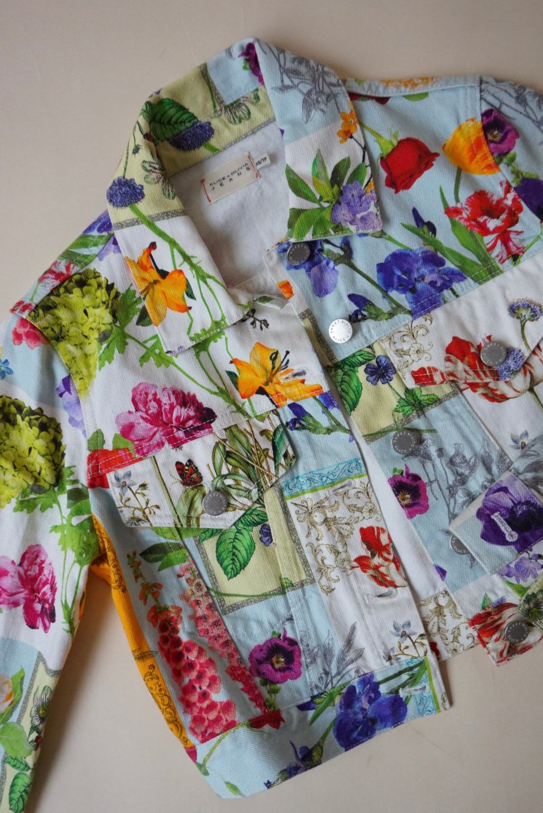 "Alice And Olivia" Denim "Chloe" Boxy Floral Patchwork Print Cropped Jacket - Size XS