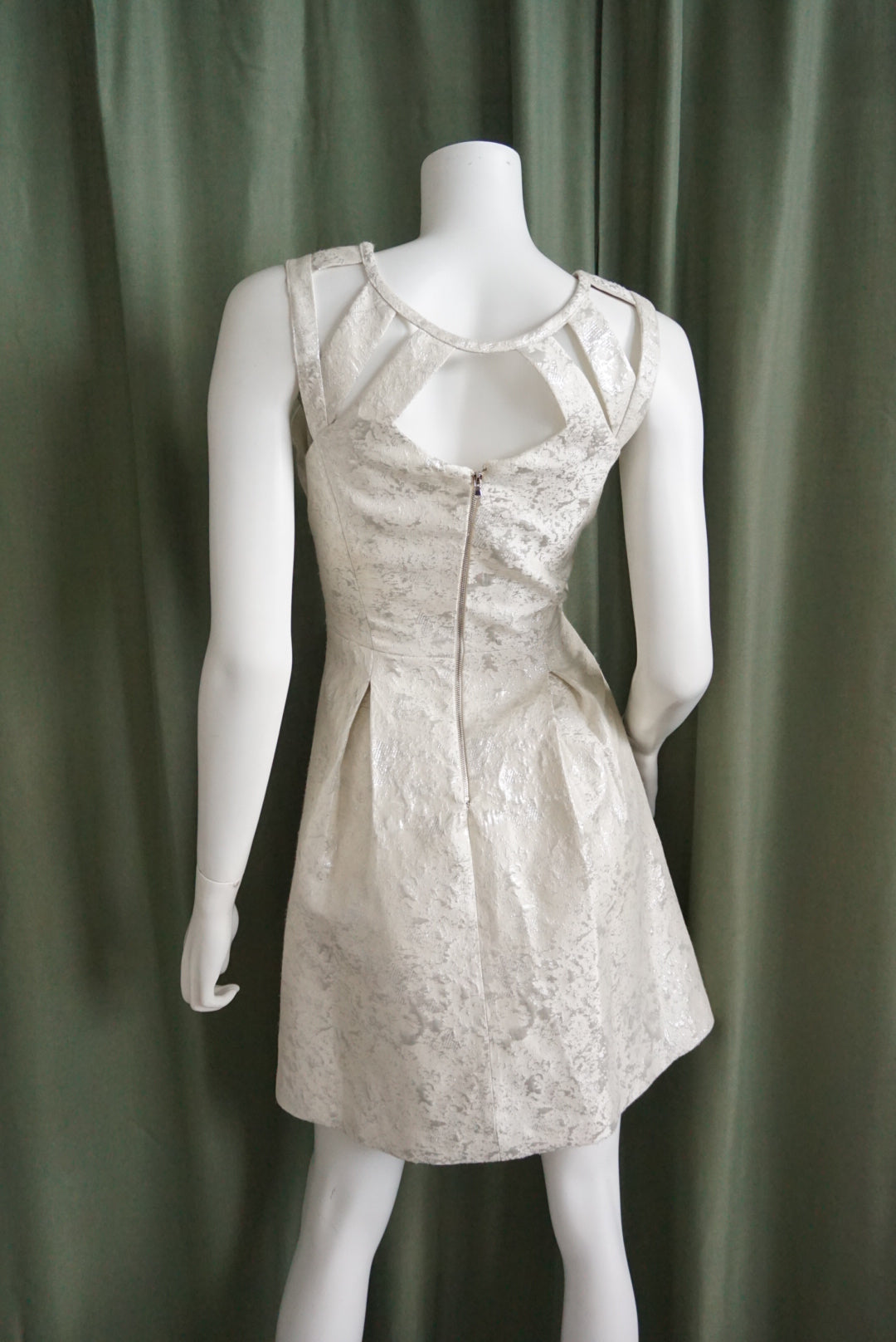 Betsey Johnson Y2K Silver/White Jacquard Sleeveless Caged Chest Mini Dress - Size 6