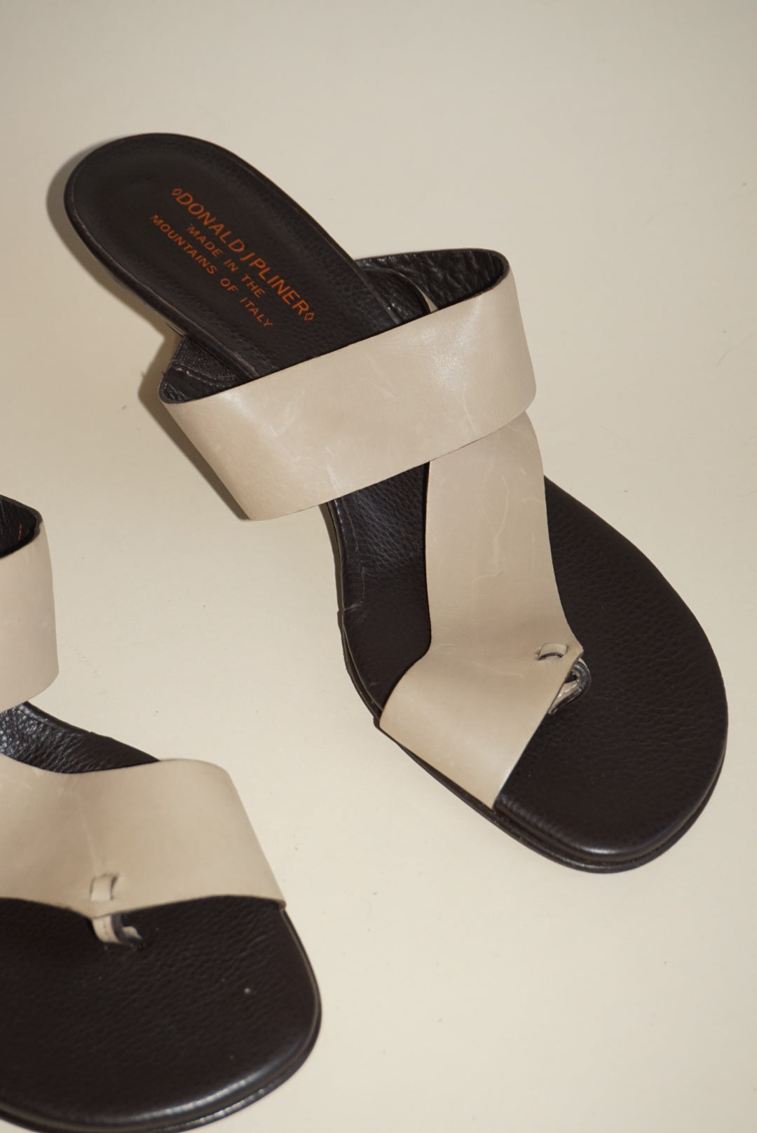 "Donald J Pliner" Tan Sandal Vintage NWOT Heel - Size 10.5
