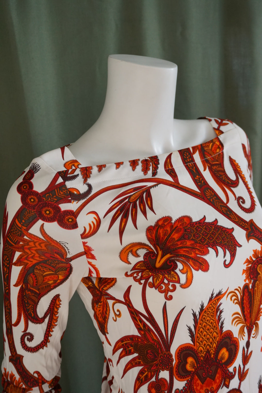Gucci Paisley Red & White Bateau Neck Mini Knit Dress - Size 40