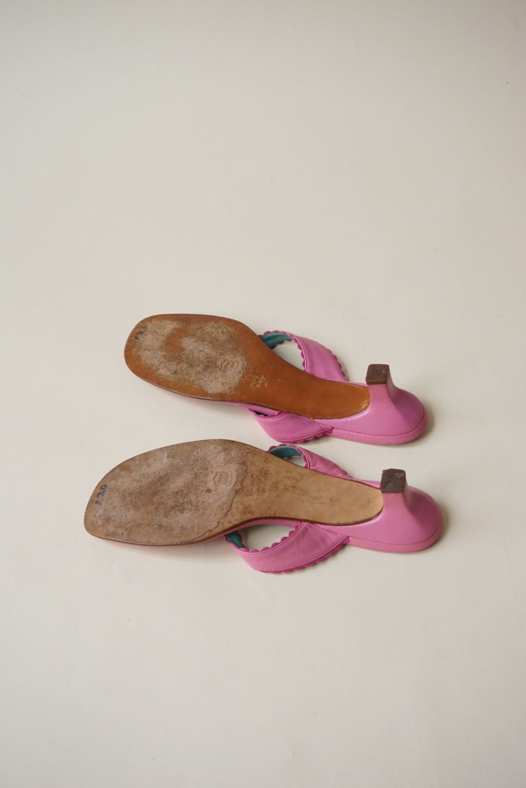 Lilly Pulitzer Pink Thong Scallop Kitten Heel - Size 10