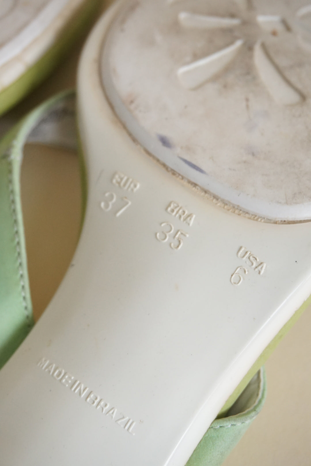 Nine West Vintage 90's Sage Leather Kitten Thong Sandal - Size 6
