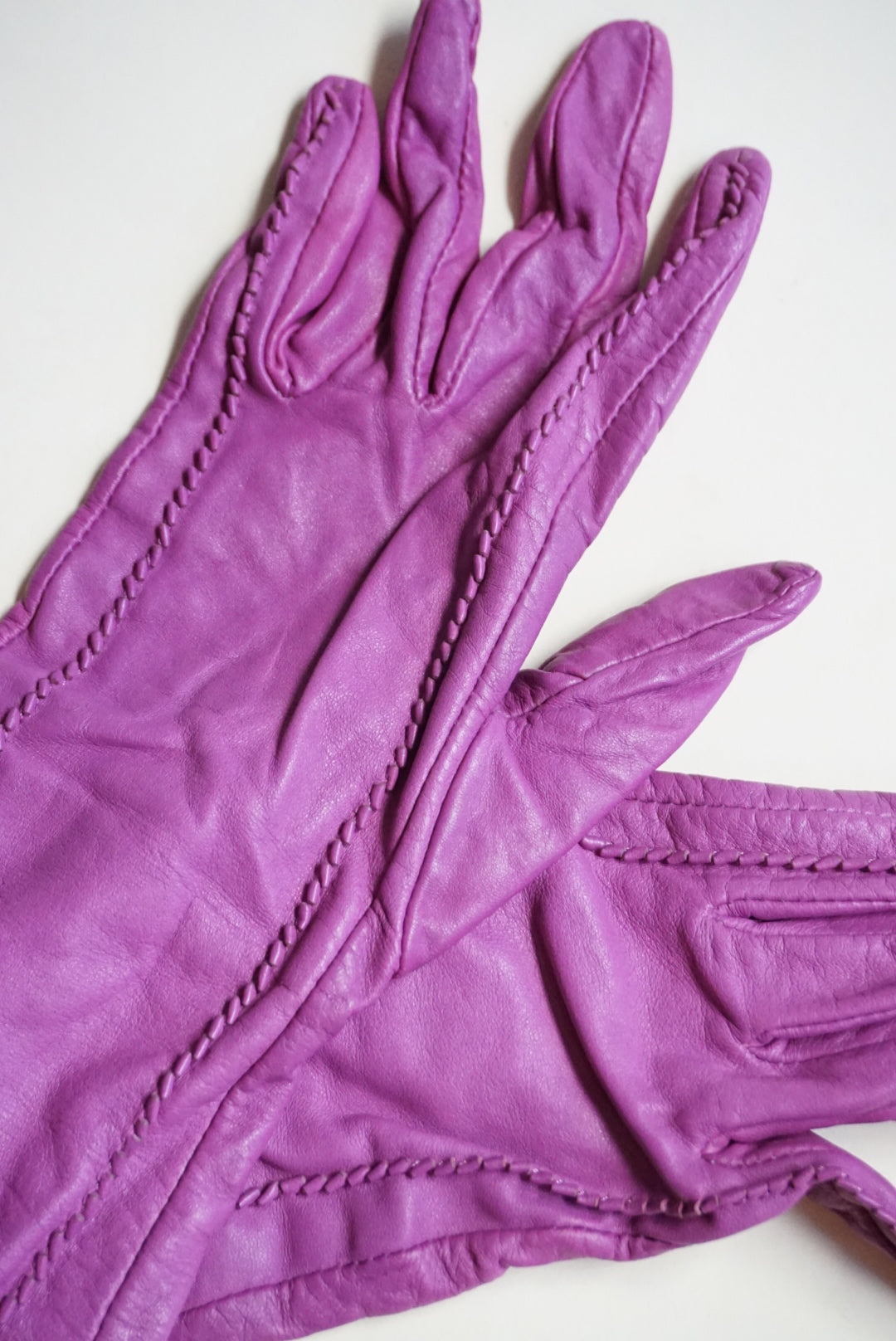 Vintage “Banana Republic” Magenta Leather Cashmere Lined Gloves - Size Medium