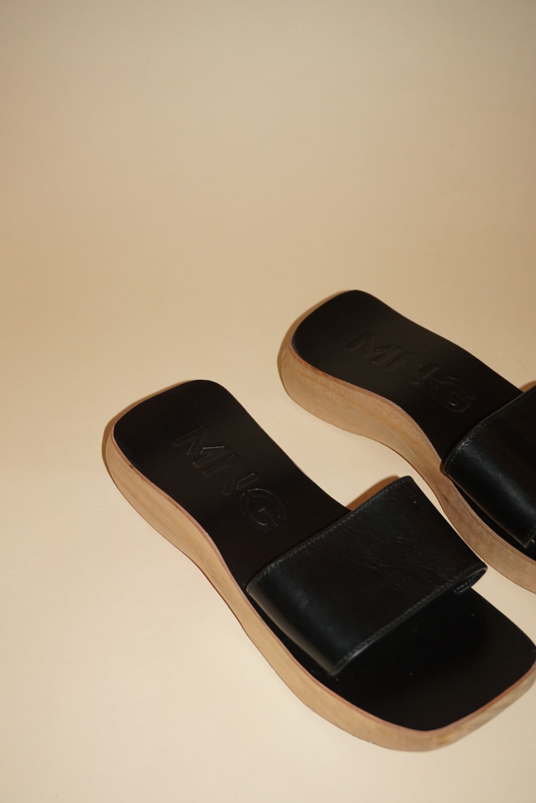 "Mango" Wood Leather Mules - Size 37