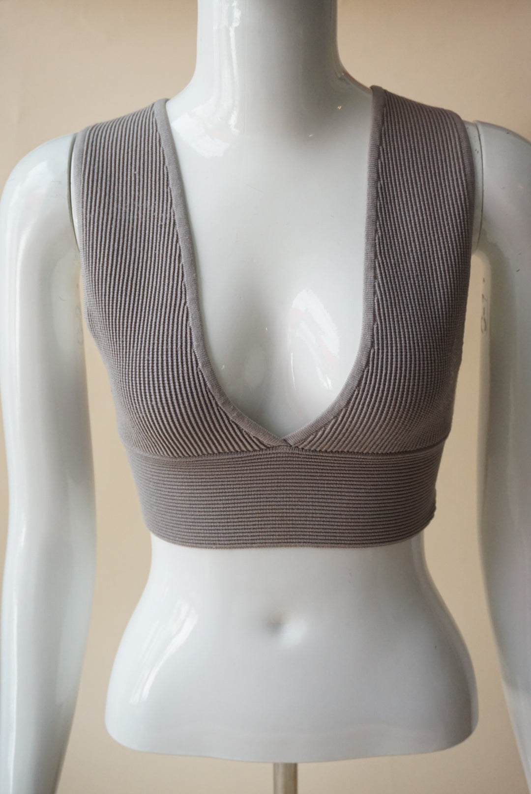 Babaton Aritzia Carlotta Sculpt Grey Ribbed Knit Plunge Cropped Top - Size Small