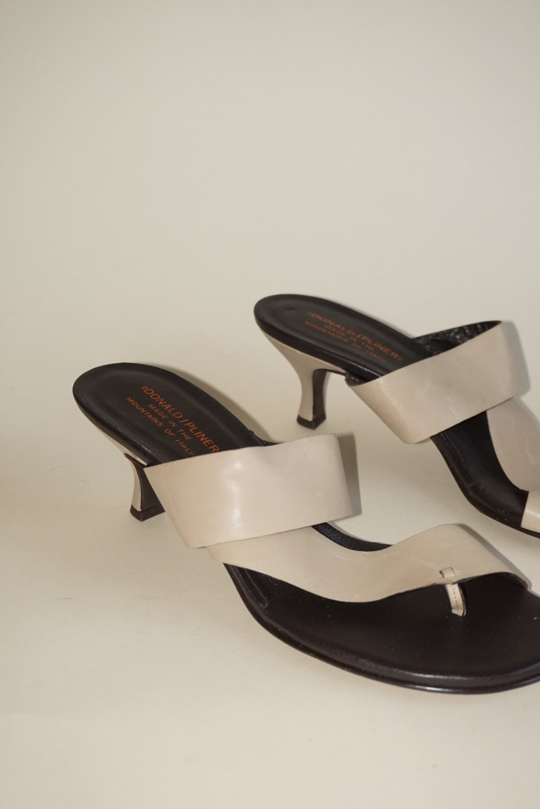 "Donald J Pliner" Tan Sandal Vintage NWOT Heel - Size 10.5