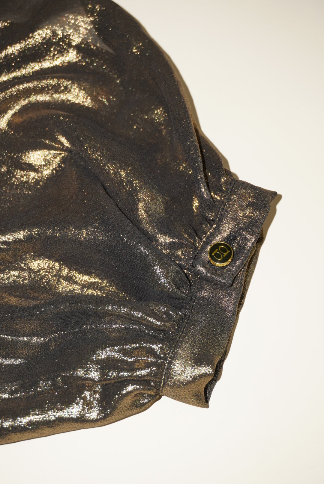 Bebe Genie Gold Metallic Open Back Slit Sleeve Wrap Top NWT - Size L