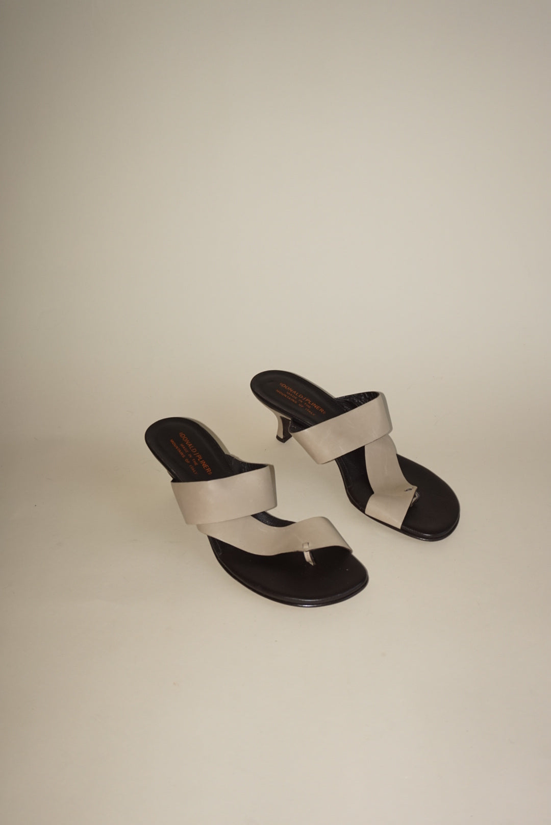 "Donald J Pliner" Tan Sandal Vintage NWOT Heel - Size 10.5