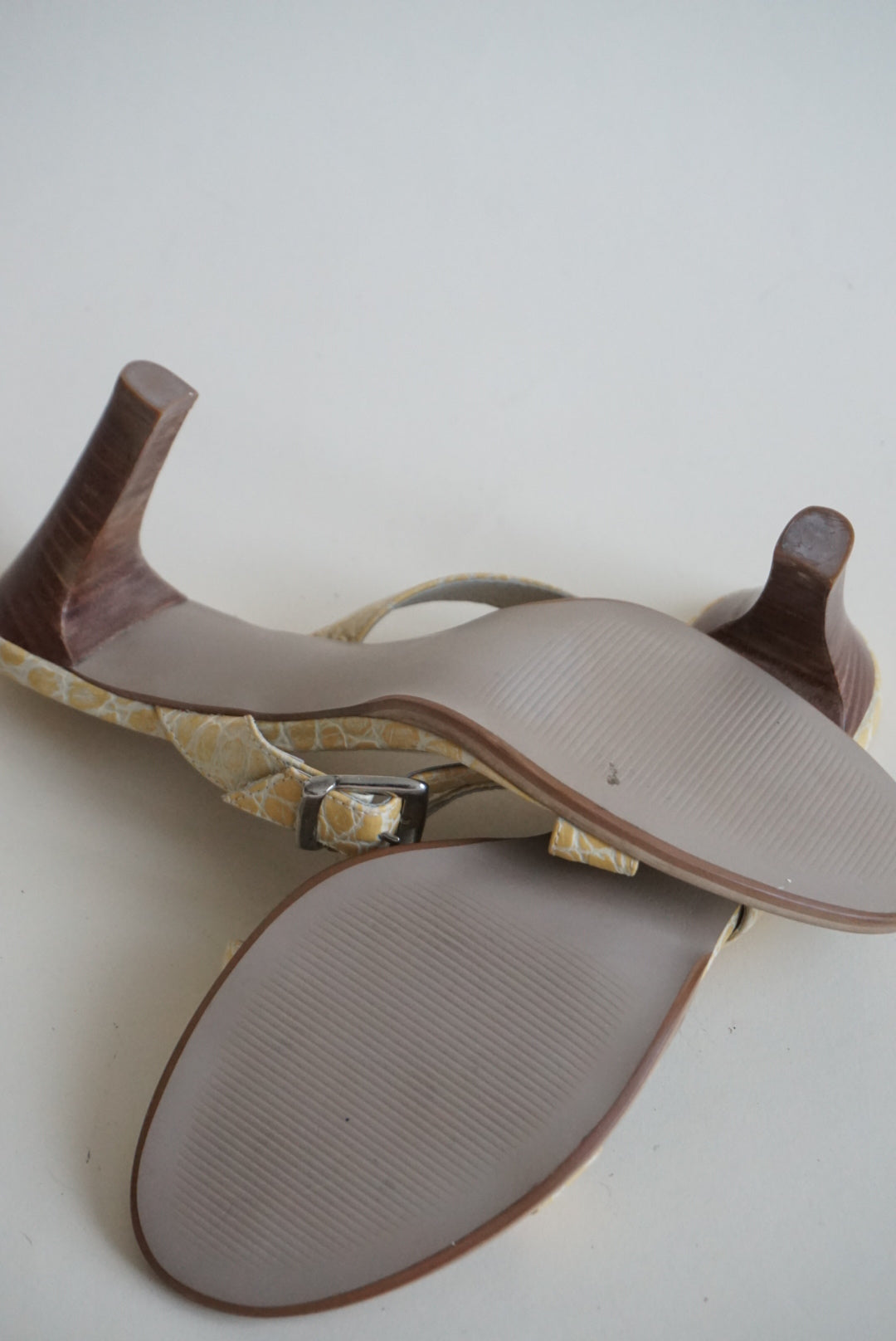 "Worthington" Embossed Leather Alligator "Sandy" Yellow Sandal Buckle Heels NWOT - Size 8