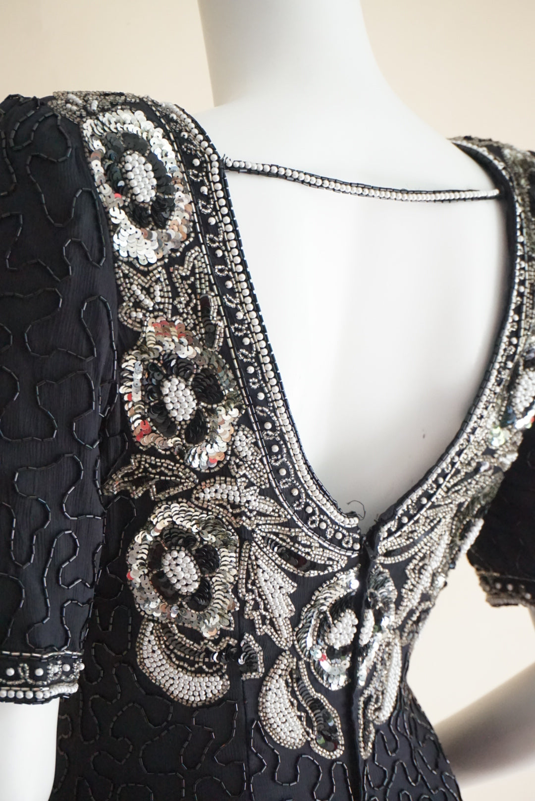 Laurence Kazar Vintage Petite Black/ White Beaded Open Back Cocktail Silk Dress - Size PS