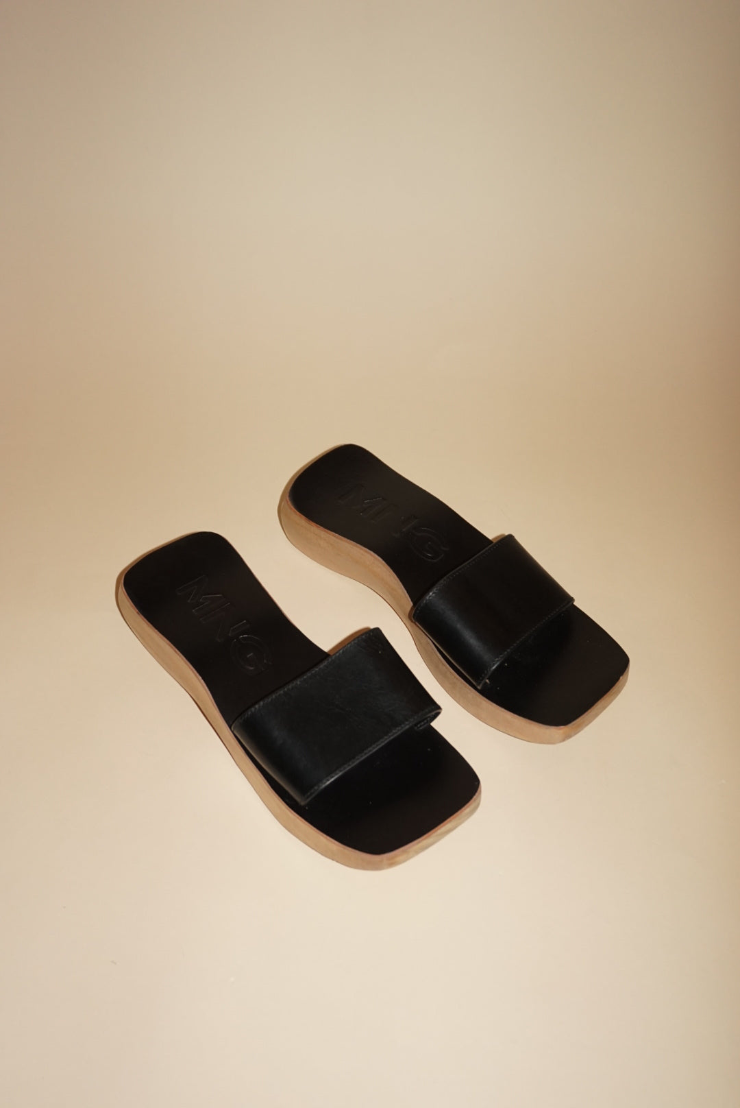"Mango" Wood Leather Mules - Size 37