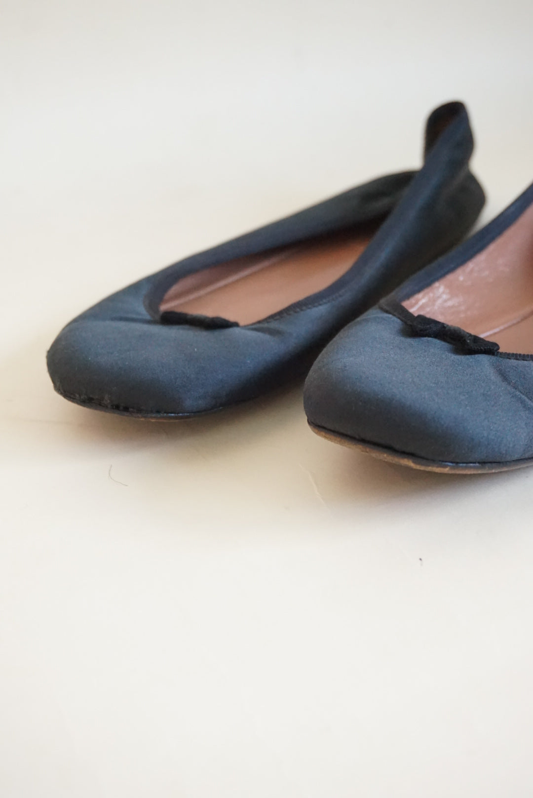 Alaia Black Satin Glamour Ballet Flats With Bow - Size 39.5