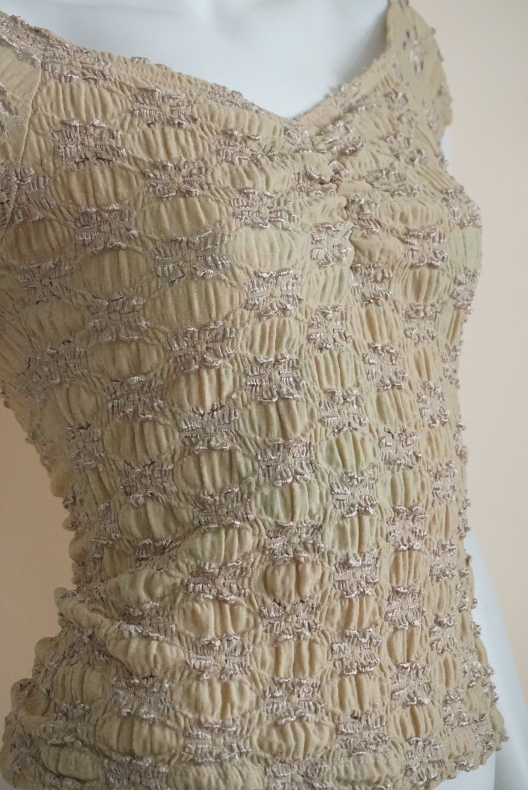 La Belle Y2K Beige Crinkle Sweetheart Neckline Knit Top - Size Medium