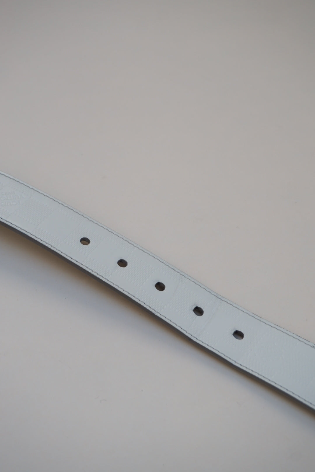 “Louis Vuitton” White Damier Infini Leather Boston Reversible Belt - Size 100/40