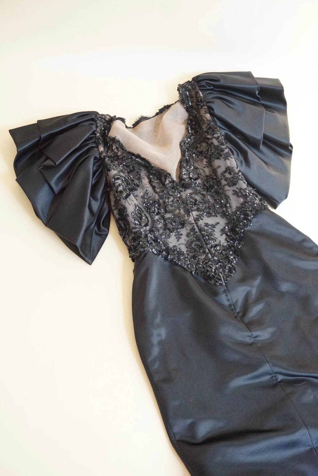 Vintage Black Beaded Lace Dramatic Sleeve Open Back Cocktail Statement Gown