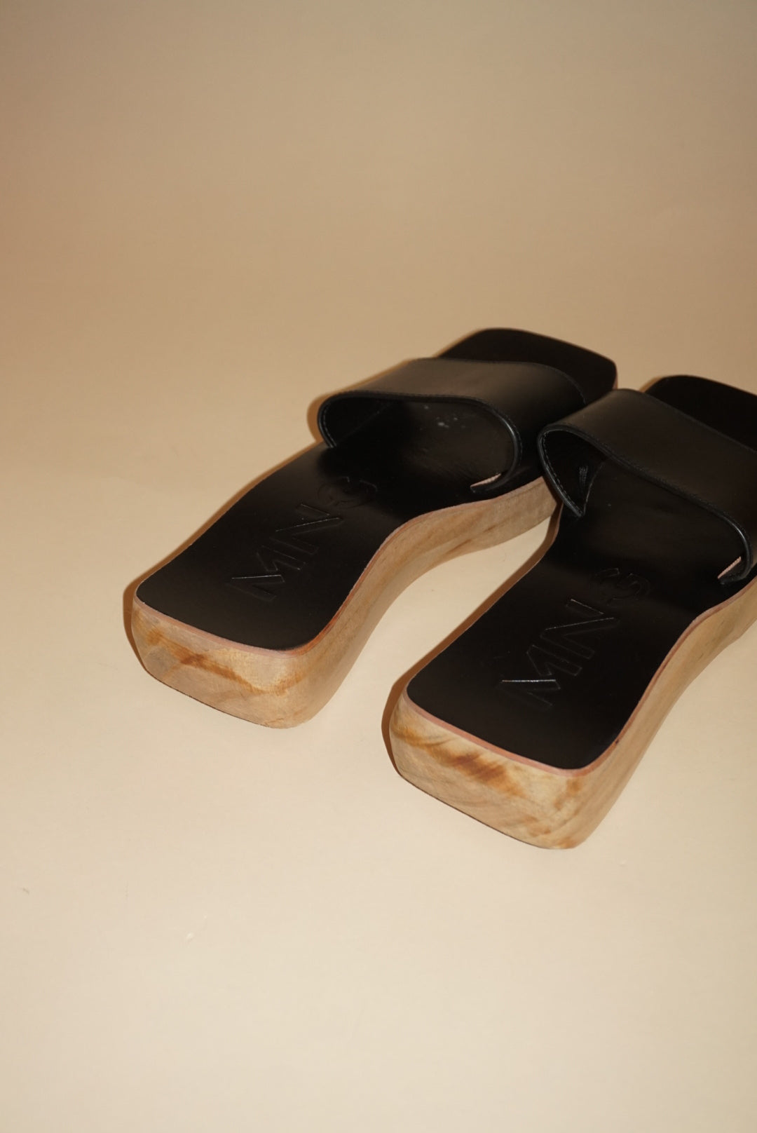 "Mango" Wood Leather Mules - Size 37