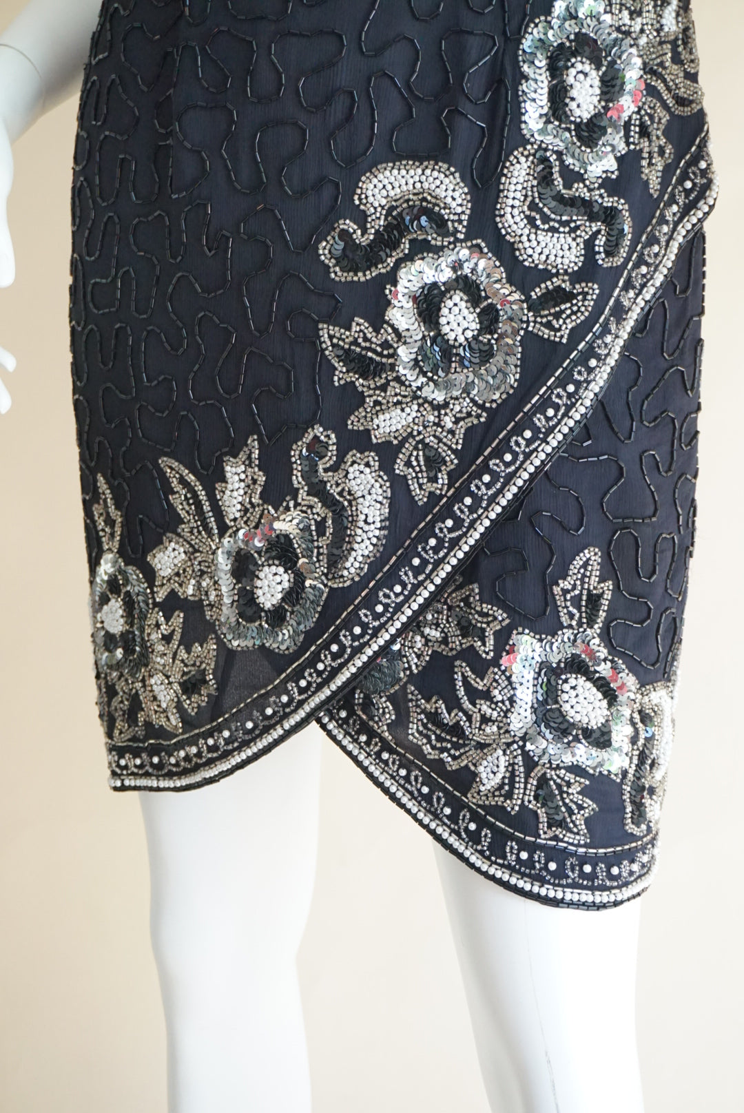 Laurence Kazar Vintage Petite Black/ White Beaded Open Back Cocktail Silk Dress - Size PS