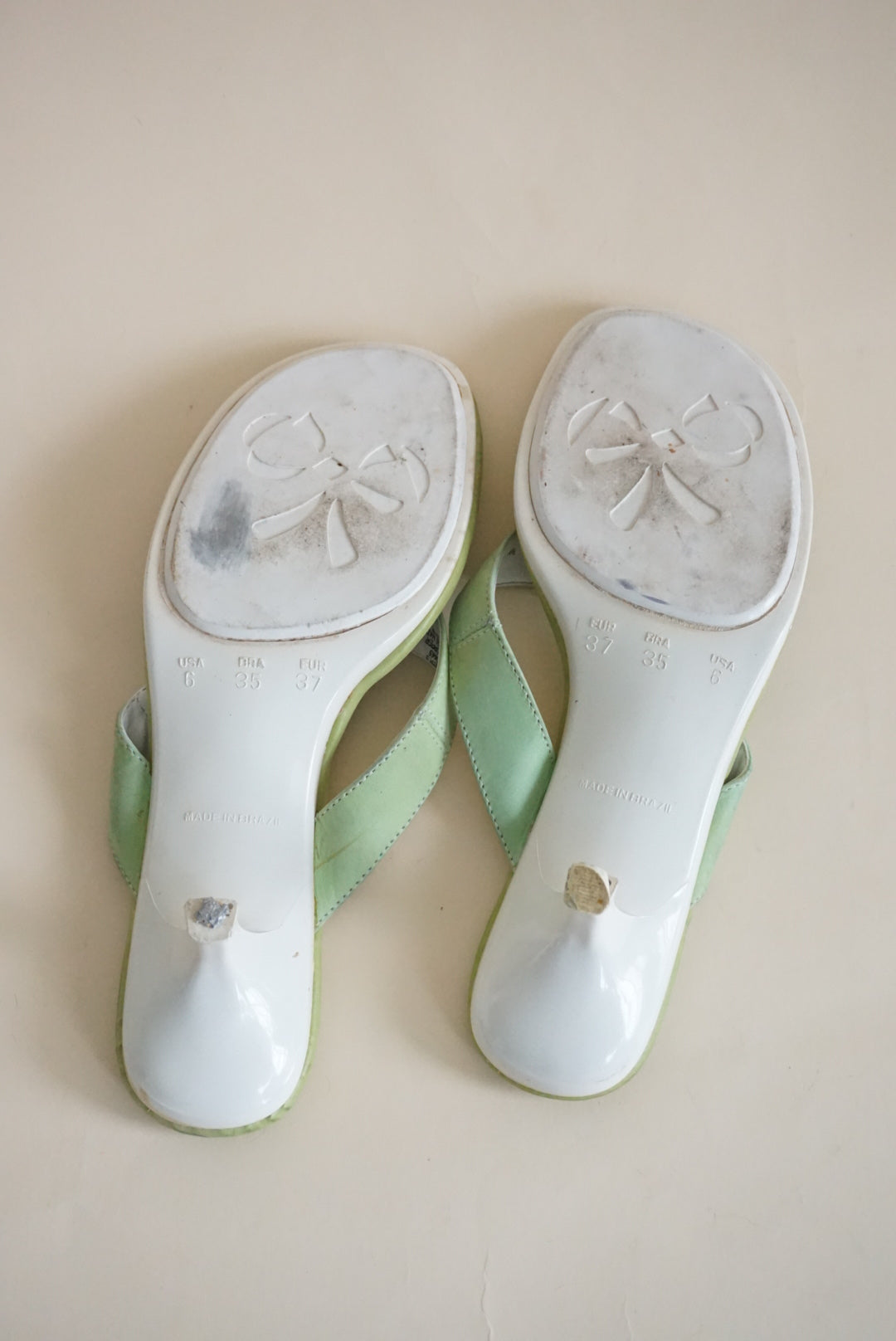 Nine West Vintage 90's Sage Leather Kitten Thong Sandal - Size 6