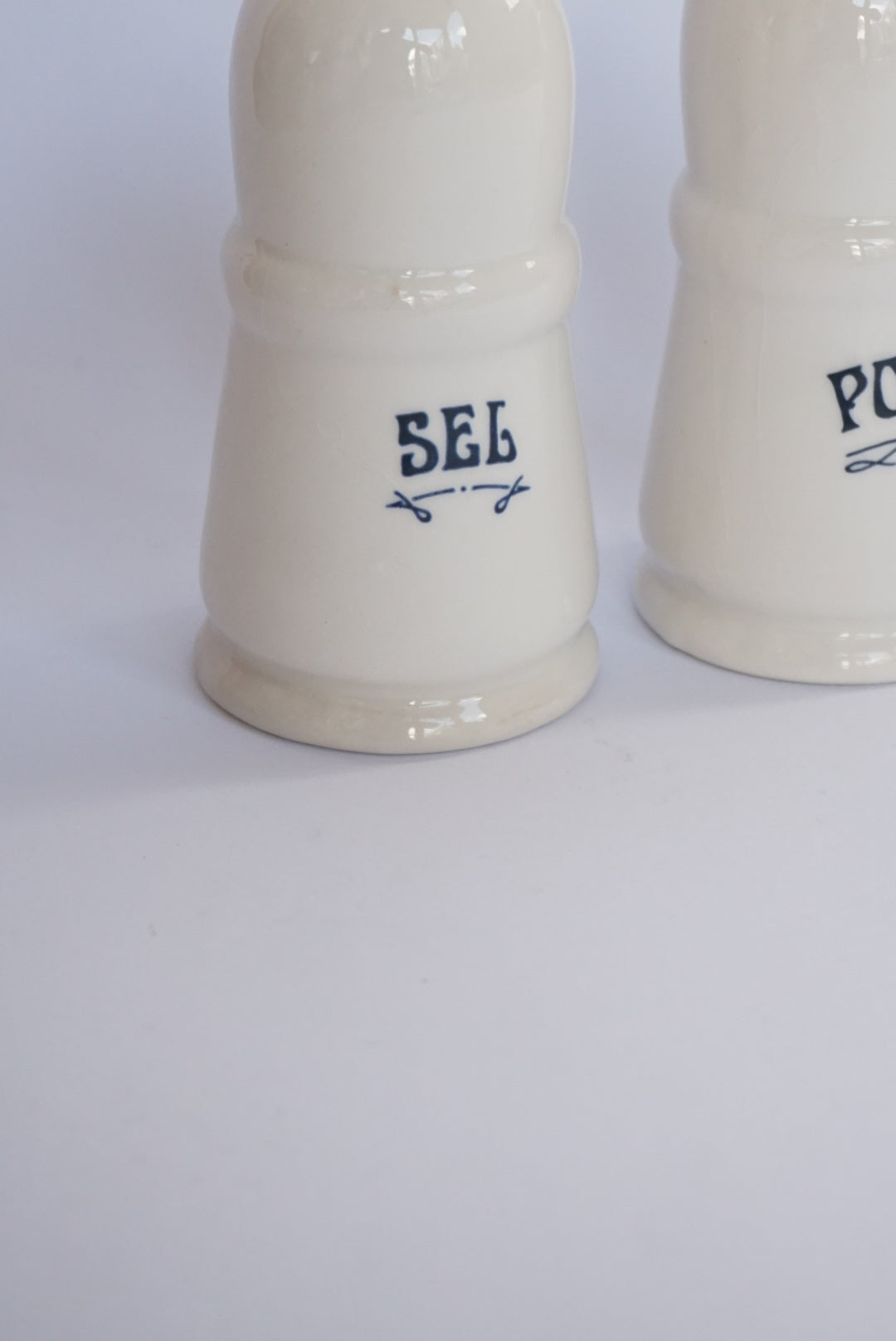 Vtg Howard Kaplan Sigma French Country Store Salt & Pepper Shaker Set