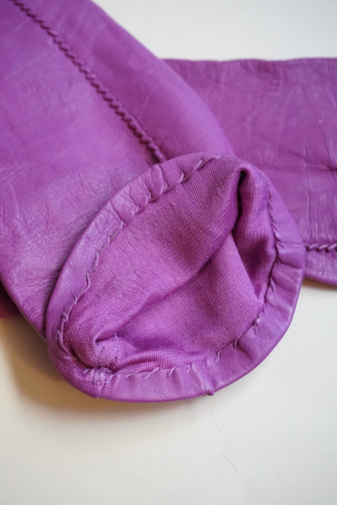 Vintage “Banana Republic” Magenta Leather Cashmere Lined Gloves - Size Medium