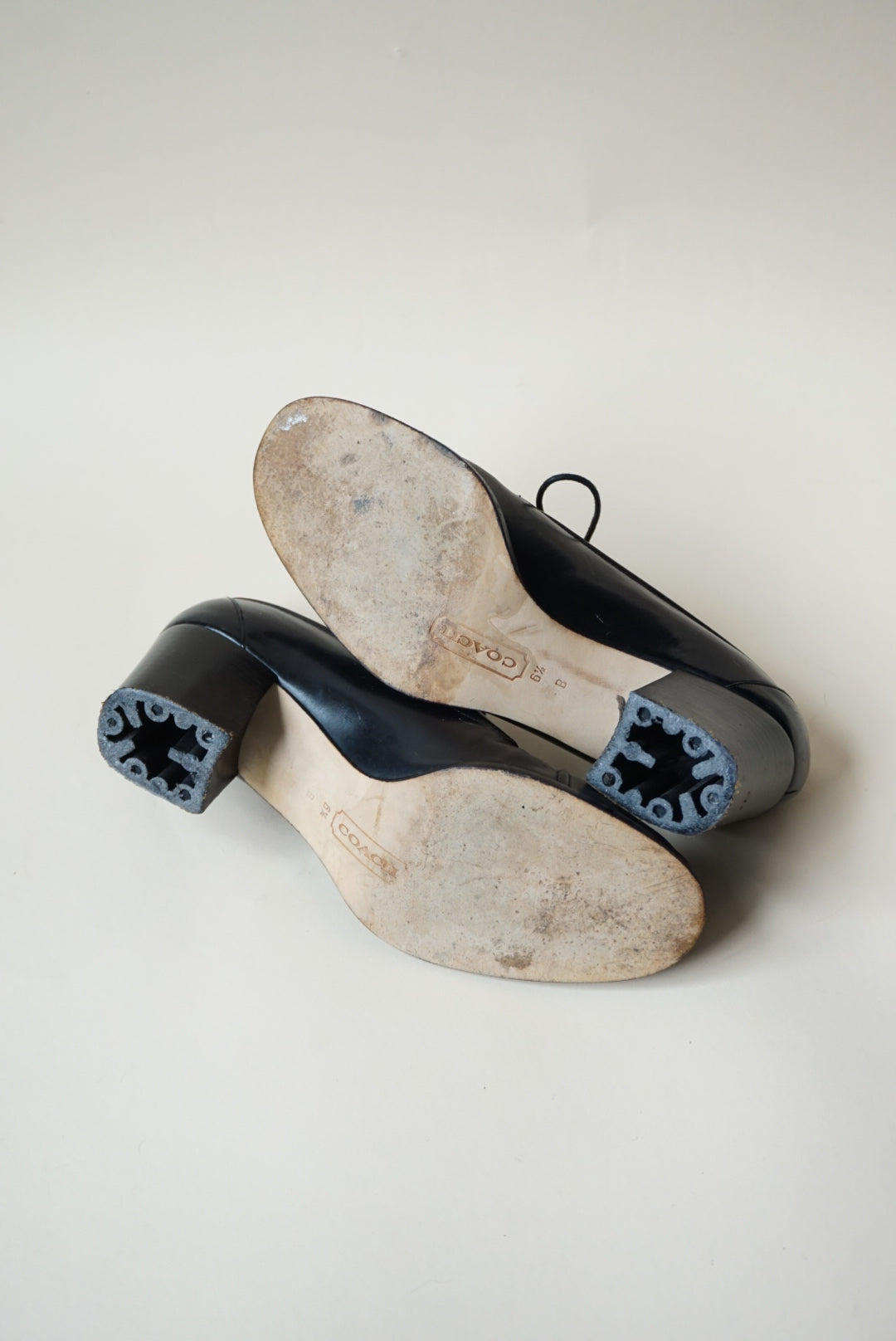 "Coach" Black Leather Oxford Cap Toe Lace Up Heel Pump - Size 6.5