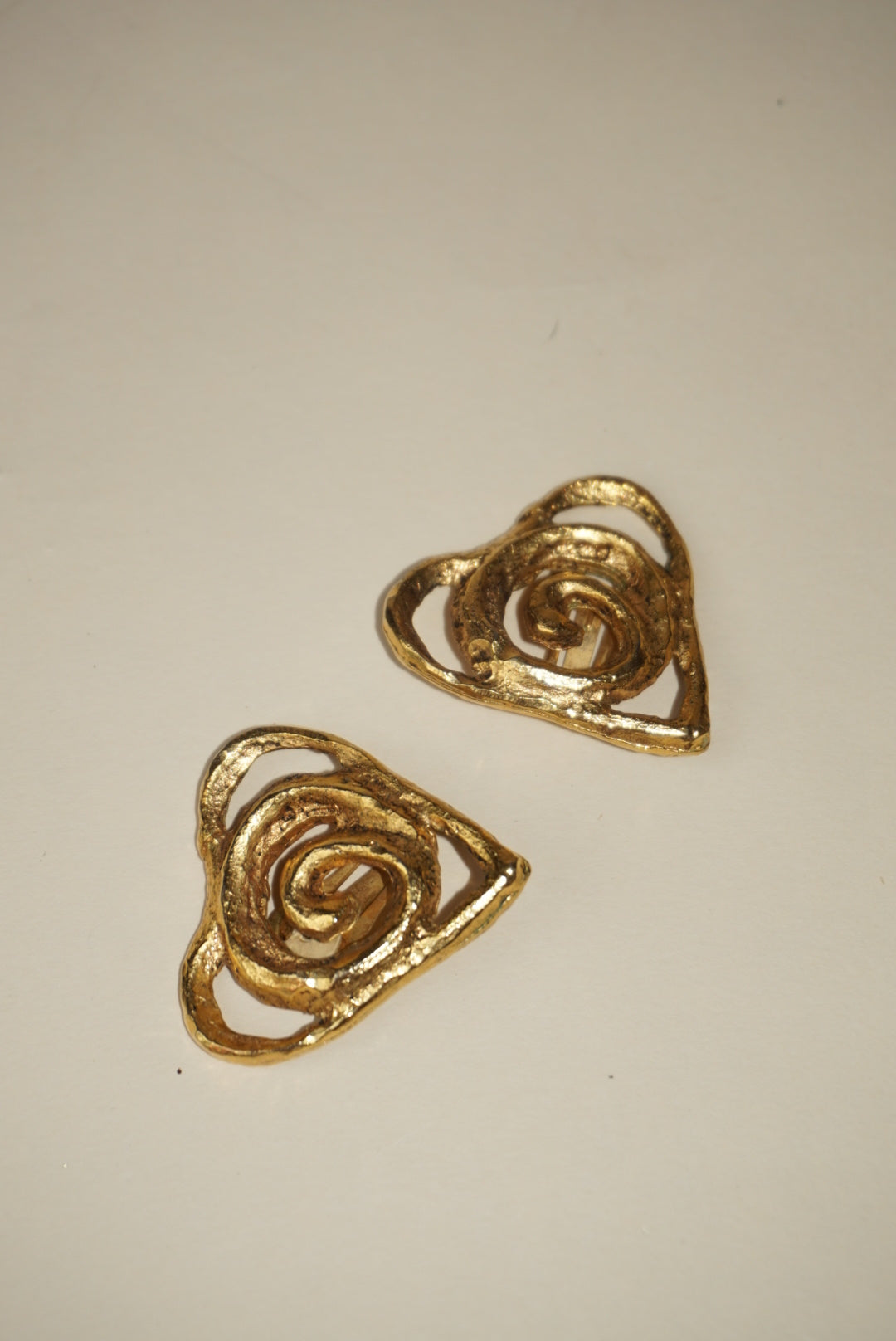 “Carole Saint-Germès” Vintage Heart Swirl Clip On Earrings