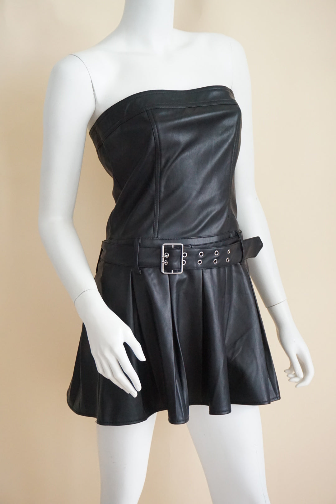 Love Tree Black Faux Leather Strapless Belted Pleated Mini Dress - Size Small