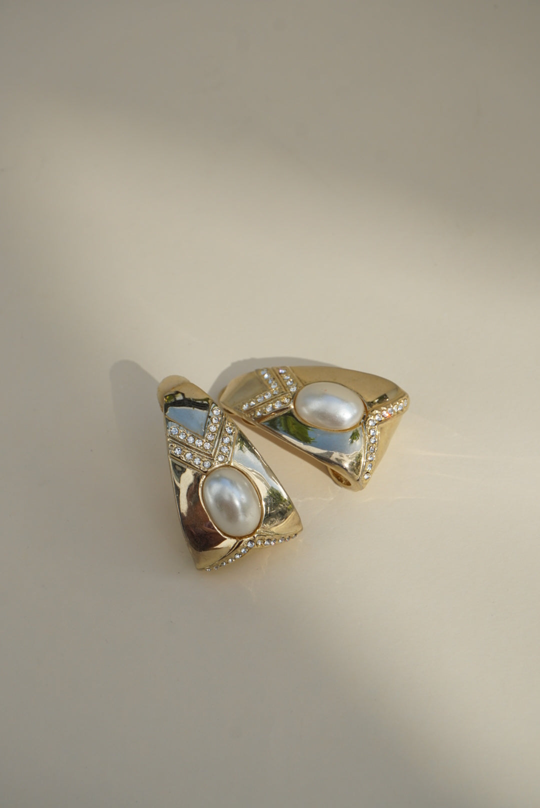 Vintage 80’s Door Knocker Faux Rhinestone & Pearl Clip On Earrings