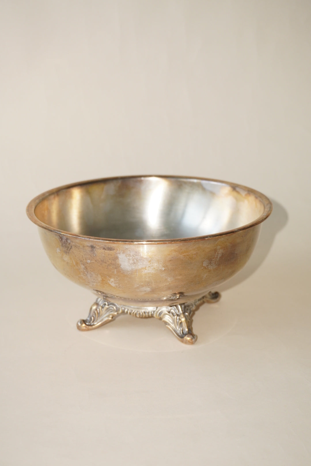 VTG English MFG Corp Silver Ornate 4 Foot Bowl (Unpolished)