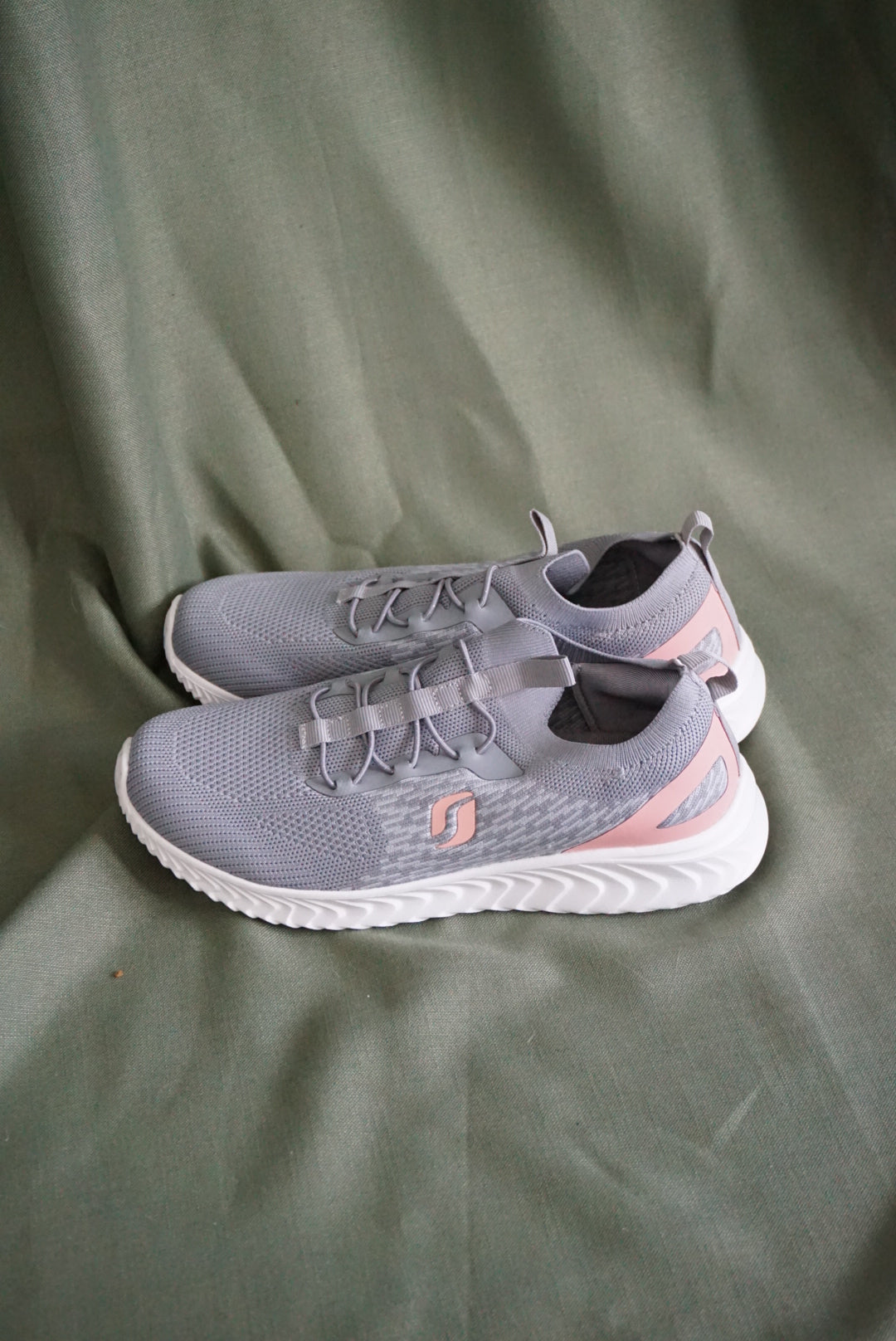 STQ Slip On Walking Grey Pink Knit Sneakers - Size 8.5