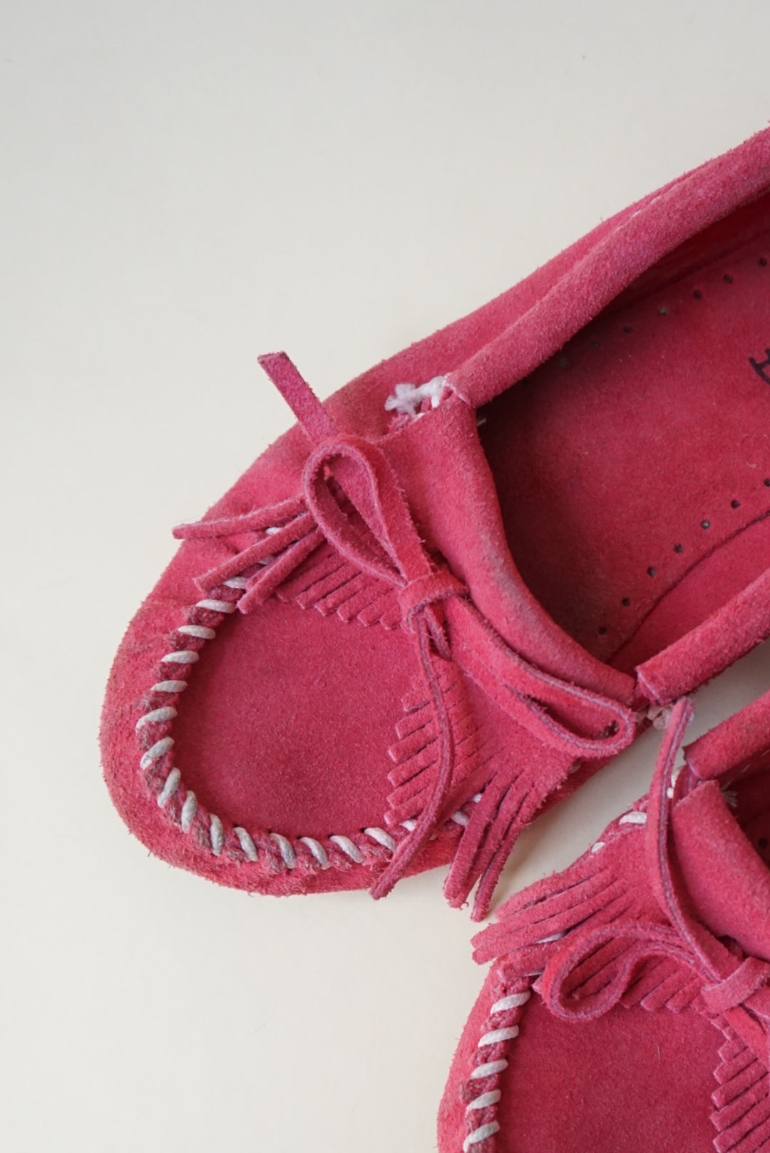 Minnetonka Moccasins Fuchsia Kilty Driving Slip-on Loafers - Size 6.5