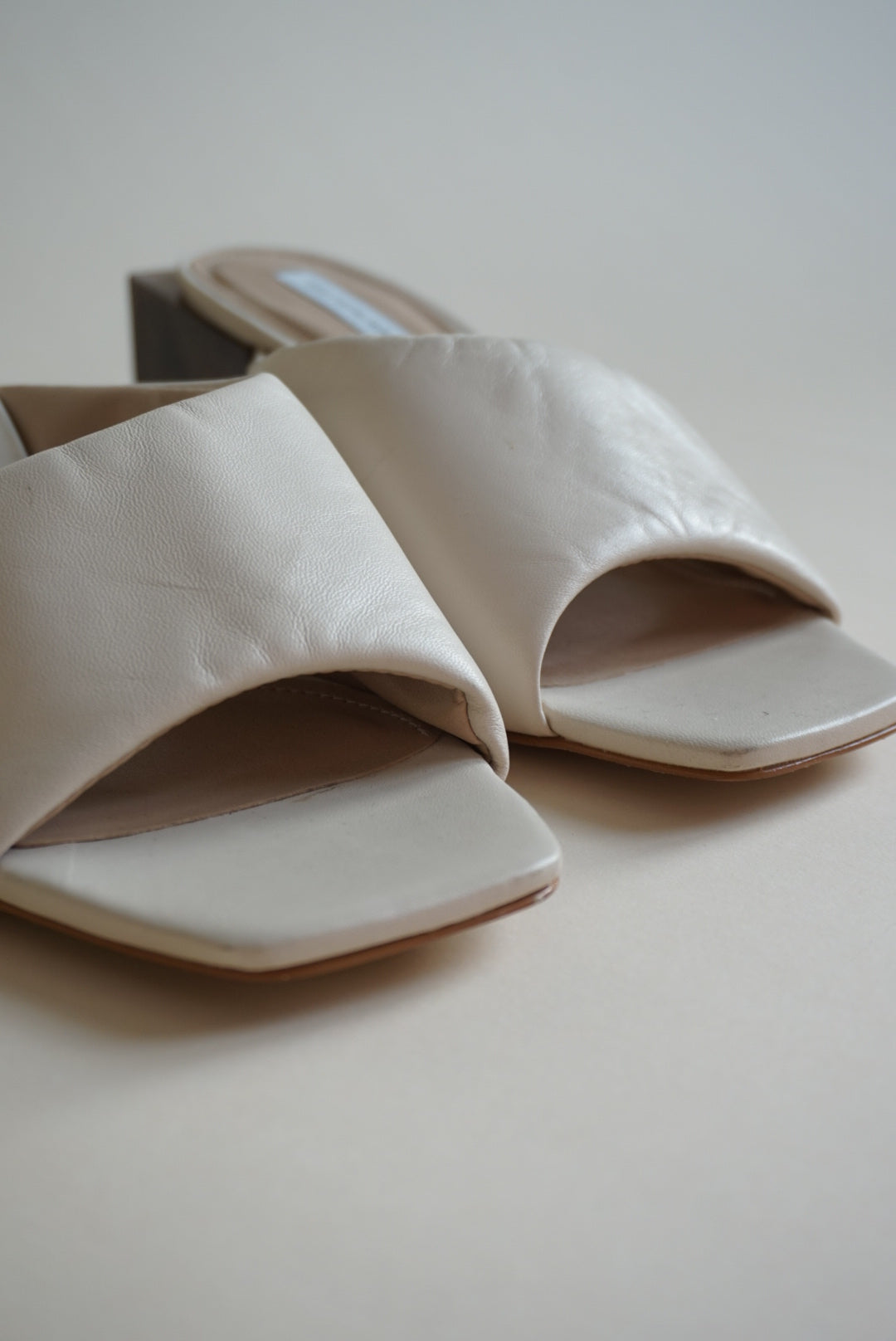 “Saks Fifth Avenue” Padded Marble Block Sandal Heels - Size 8