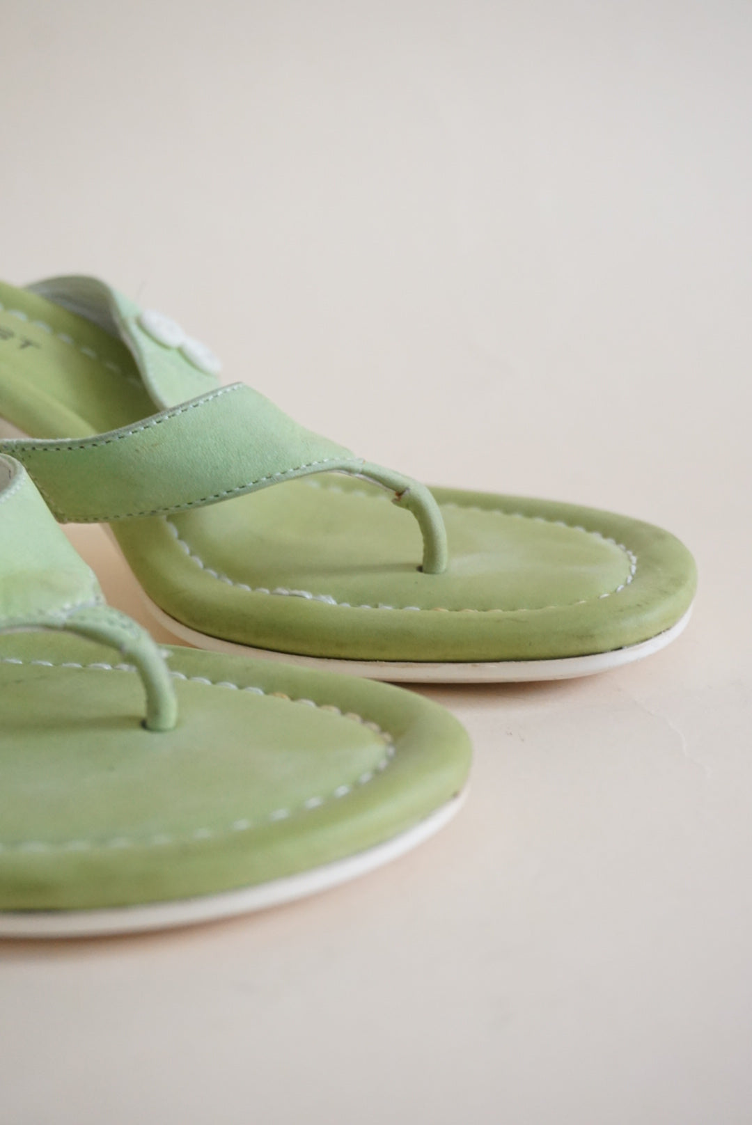 Nine West Vintage 90's Sage Leather Kitten Thong Sandal - Size 6