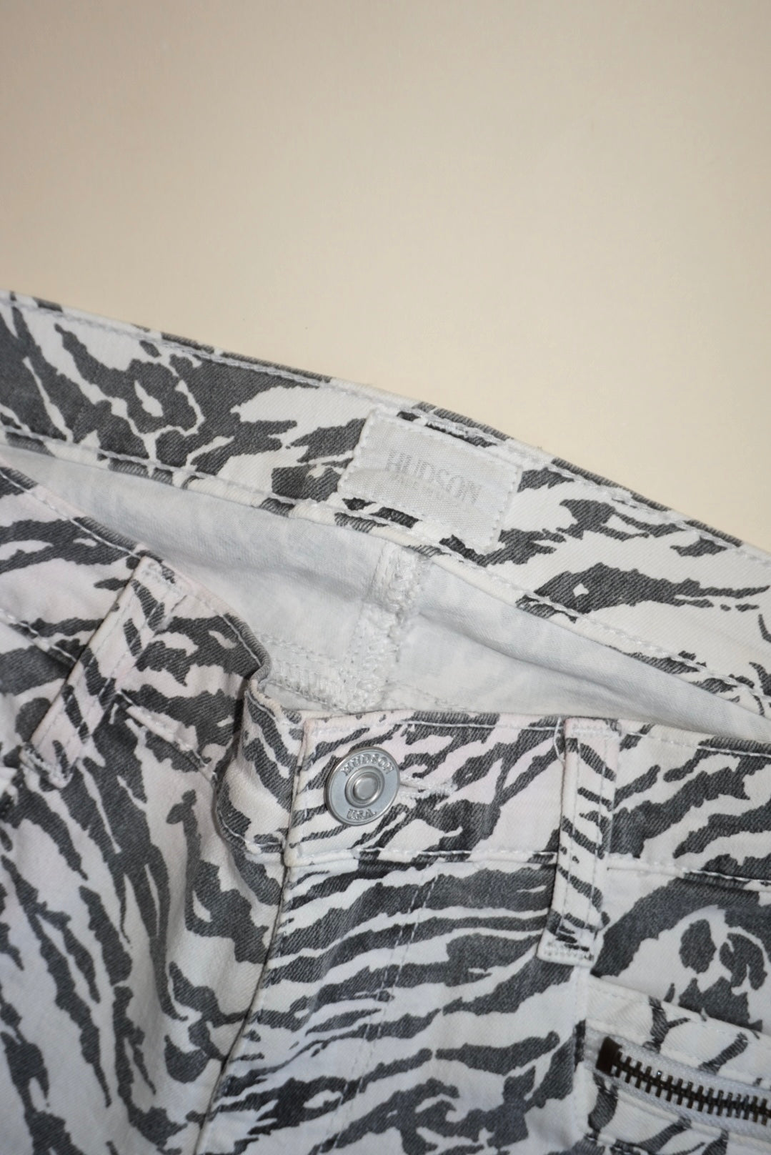 Hudson Grey/White Animal Print "Spark Super Skinny" Tassel Jeans - Size 27