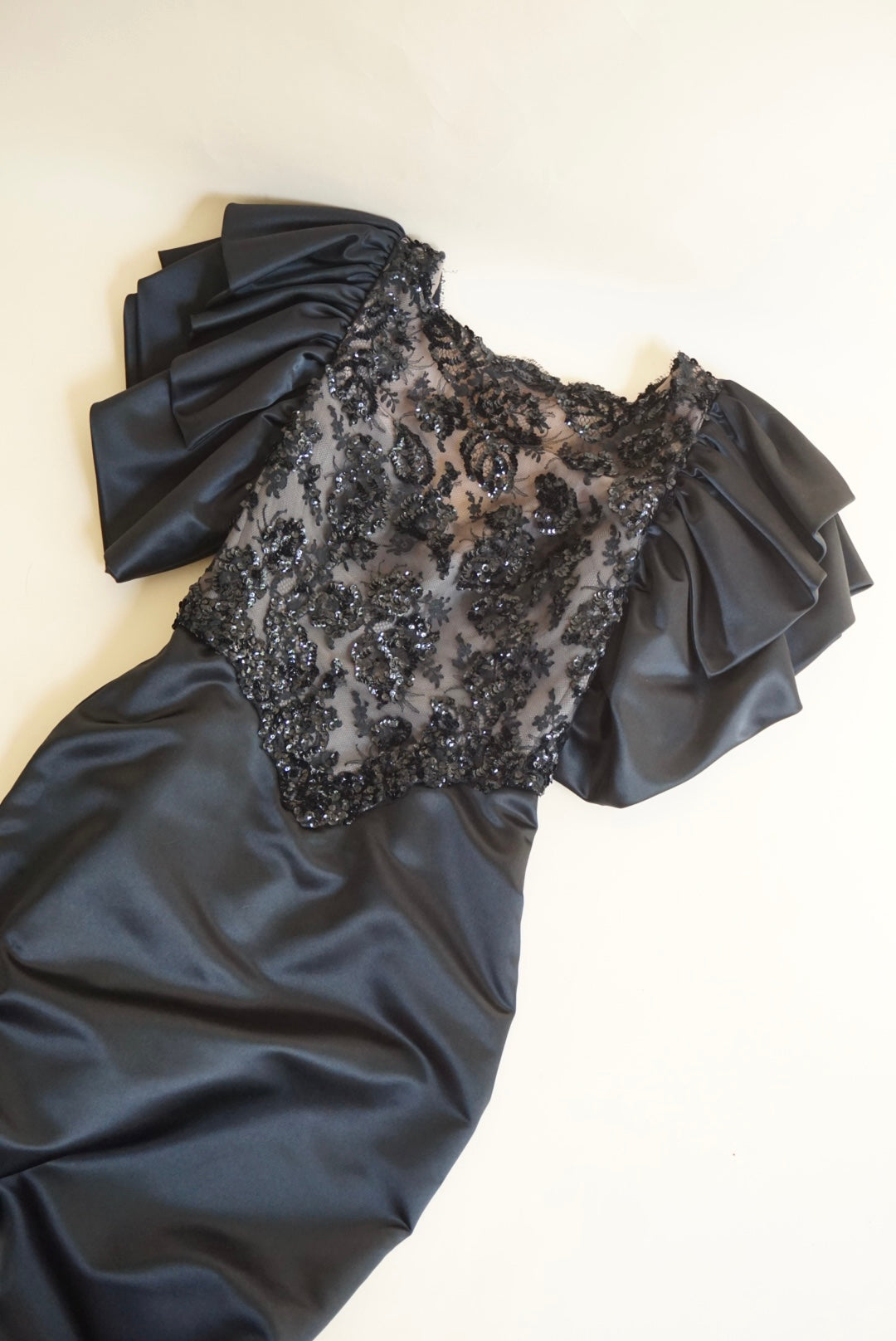 Vintage Black Beaded Lace Dramatic Sleeve Open Back Cocktail Statement Gown