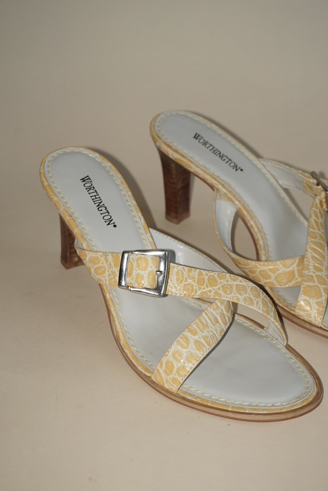"Worthington" Embossed Leather Alligator "Sandy" Yellow Sandal Buckle Heels NWOT - Size 8