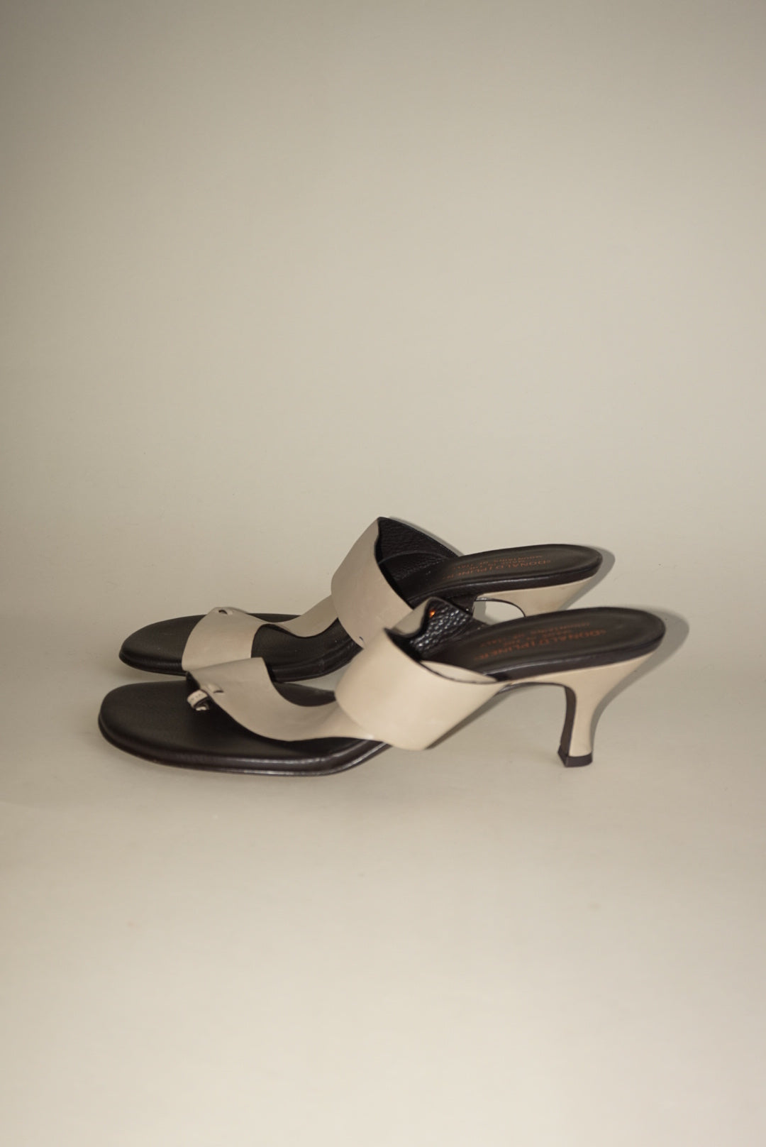 "Donald J Pliner" Tan Sandal Vintage NWOT Heel - Size 10.5