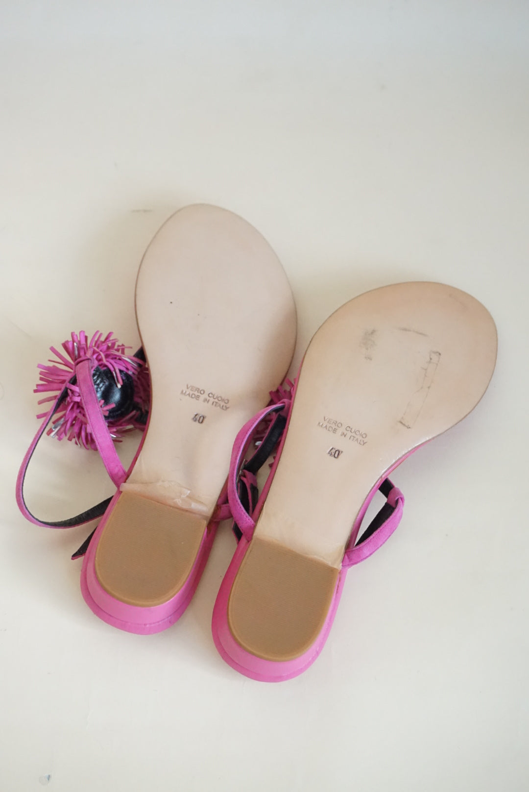Andrea Carrano Pink Fringe Flower Thong NWOT Sandal - Size 40