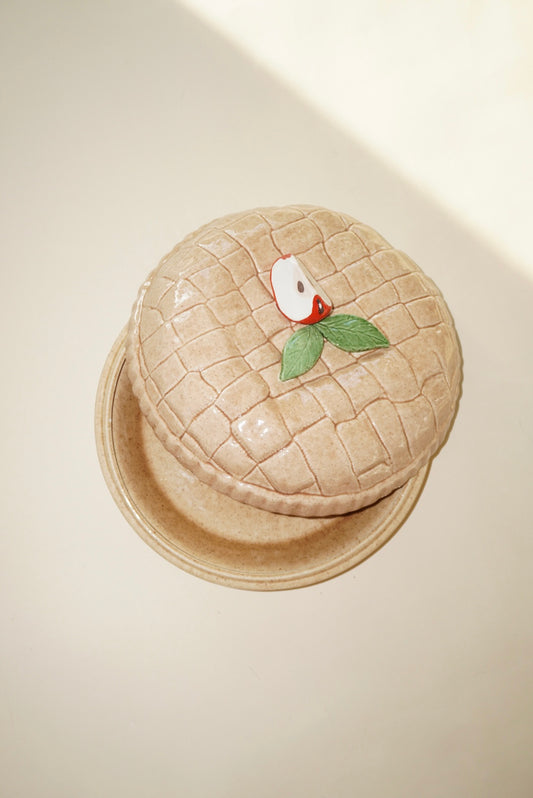 Vintage 1984 Ceramic Covered Apple Pie Plate Dish Keeper 1984 Great American Pie Co.