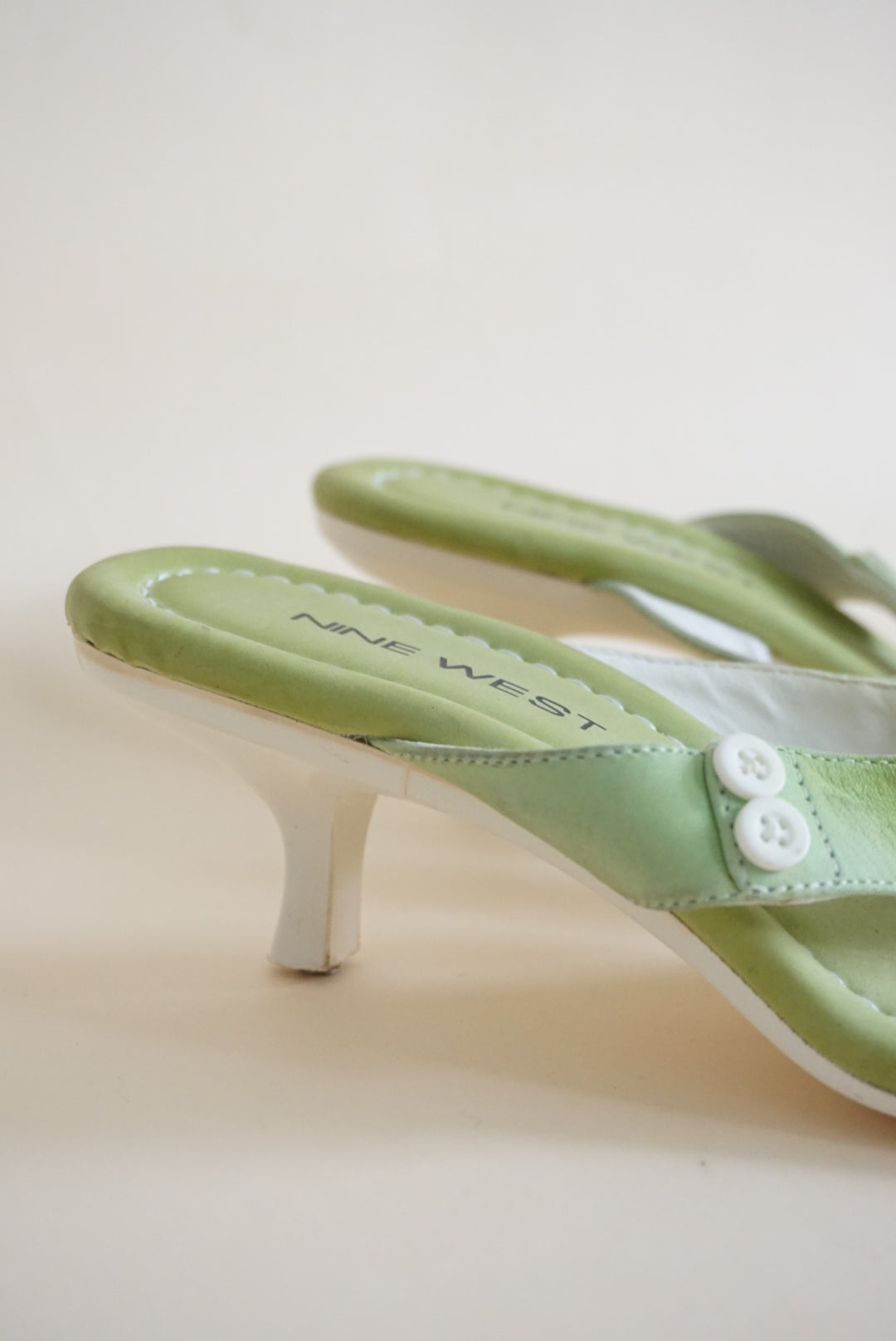 Nine West Vintage 90's Sage Leather Kitten Thong Sandal - Size 6