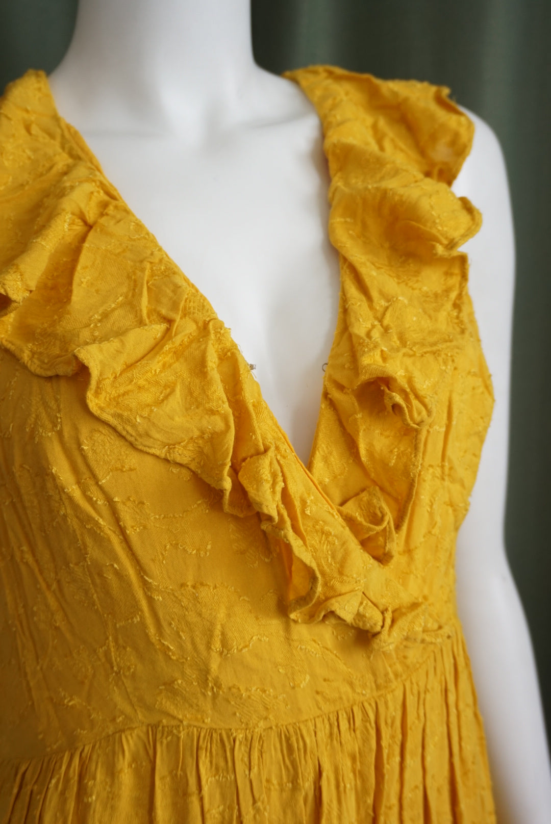 HD in Paris Yellow Ruffle Neckline Sleeveless Mini Flounce Dress - Size 6
