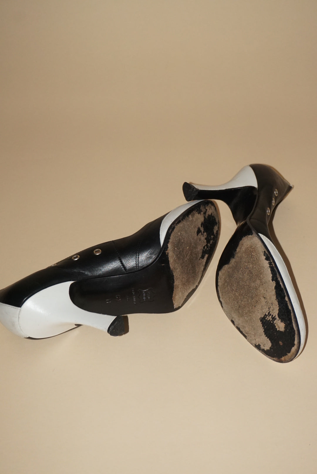 Via Spiga Y2K Vintage Black/White Sneaker Style Retro Pumps - Size 6.5