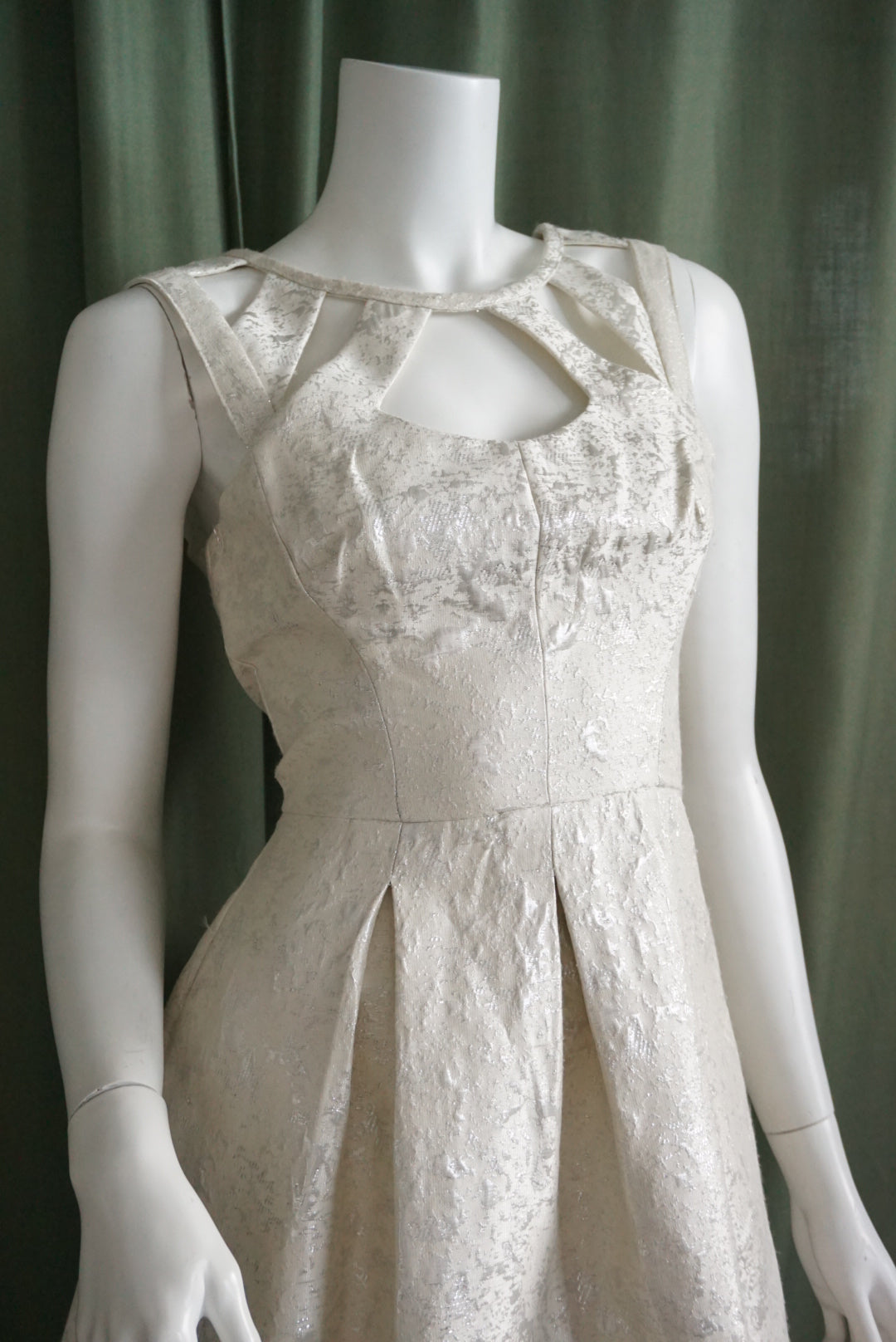 Betsey Johnson Y2K Silver/White Jacquard Sleeveless Caged Chest Mini Dress - Size 6