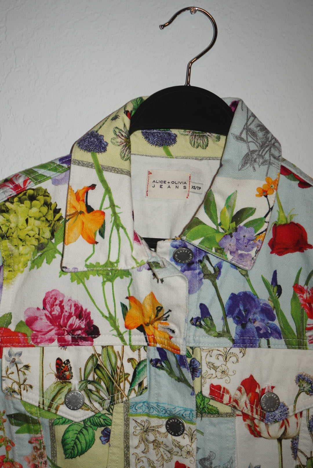 "Alice And Olivia" Denim "Chloe" Boxy Floral Patchwork Print Cropped Jacket - Size XS