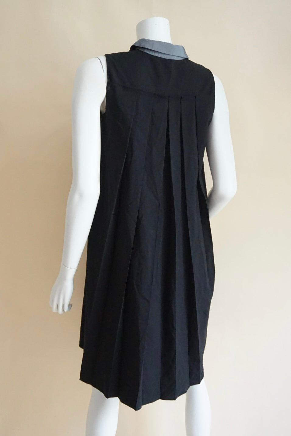 Jil Sander Navy Pleated Sleeveless Black Wool Collared Shift Dress - Size 36