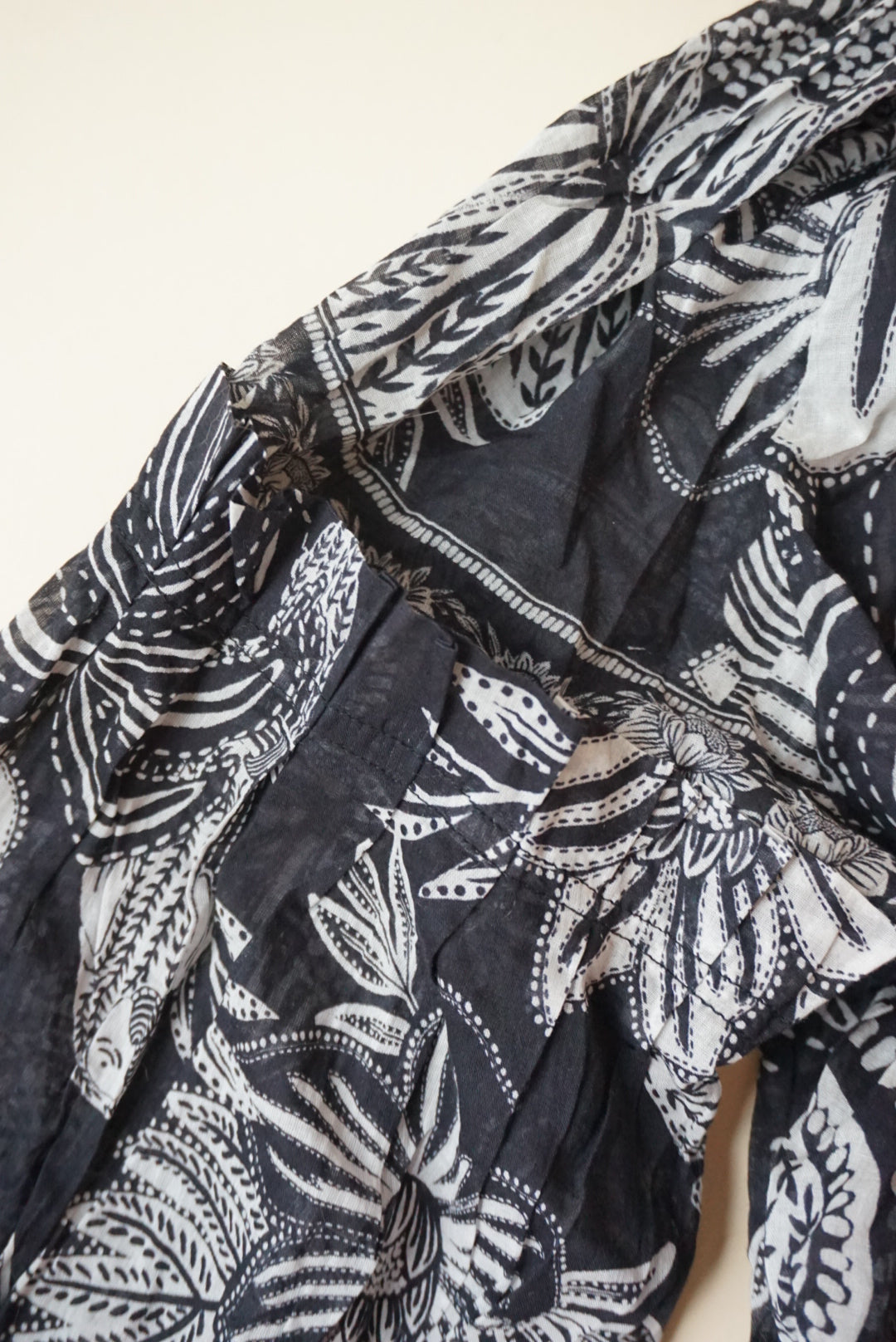 Farm Rio Black/White Pasley Bloom Sheer Cotton Front Tie Blouse NWT - Size XS