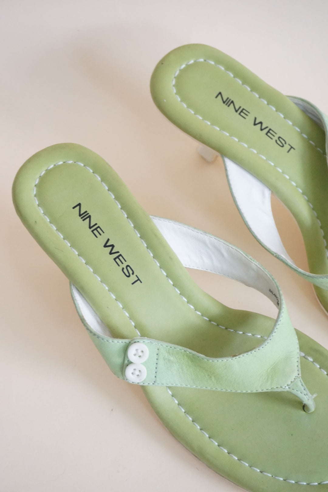 Nine West Vintage 90's Sage Leather Kitten Thong Sandal - Size 6